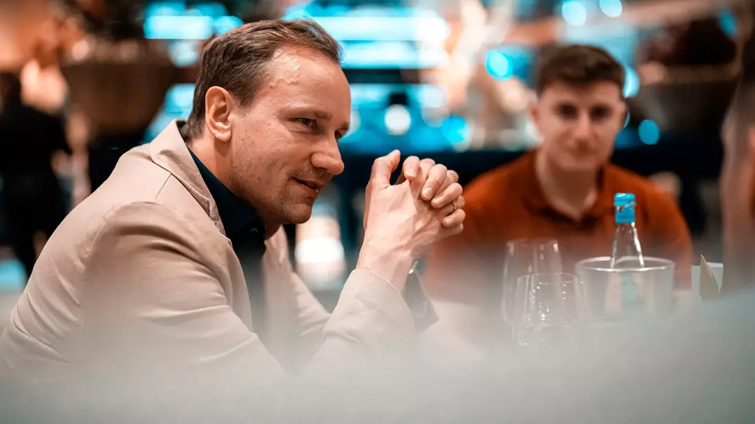 Entwicklung im Handwerksbetrieb - so tragen Mitarbeitergespräche dazu bei - Bild: presseportal.de