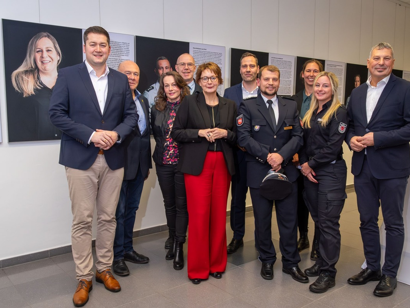 POL-BS: Der Mensch dahinter: Ausstellung in der Stadtbibliothek - Foto: presseportal.de