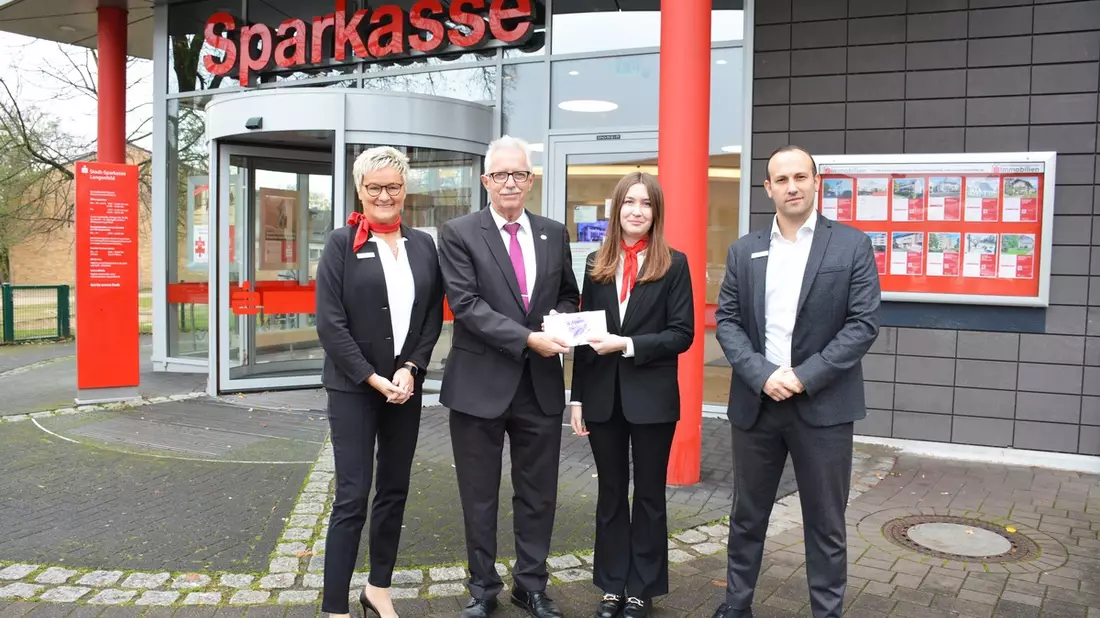 POL-ME: Dank an die Bank: Betrug verhindert - Landrat lobt aufmerksame Auszubildende - Langenfeld - 2311070 - Bild: presseportal.de