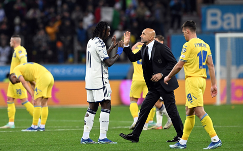 In Deutschland dabei: Italien-Coach Luciano Spalletti (r) kann für die EM 2024 planen. - Foto: Federico Gambarini/dpa