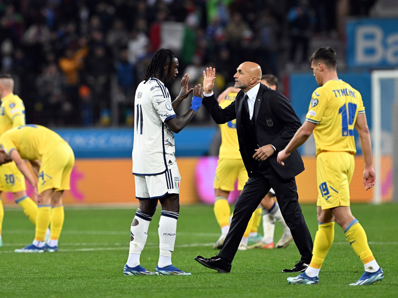 In Deutschland dabei: Italien-Coach Luciano Spalletti (r) kann für die EM 2024 planen. - Foto: Federico Gambarini/dpa