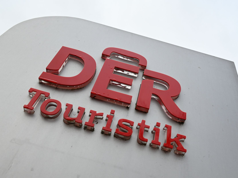 Der Reisekonzern DER Touristik erwartet ein starkes Jahr 2023/24. - Foto: Arne Dedert/dpa