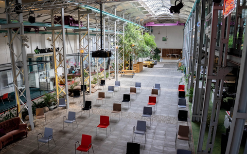 Desk-Sharing / Wo bitte, ist heute mein Arbeitsplatz? / Hybrides Arbeiten im Home-Office erfordert neue Organisation von Schreibtischen in Unternehmen - Foto: presseportal.de