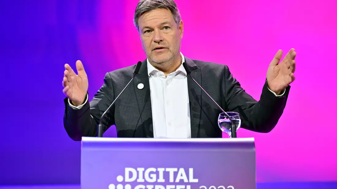 Wirtschaftsminister Robert Habeck beim Digital-Gipfel 2023. - Bild: Martin Schutt/dpa