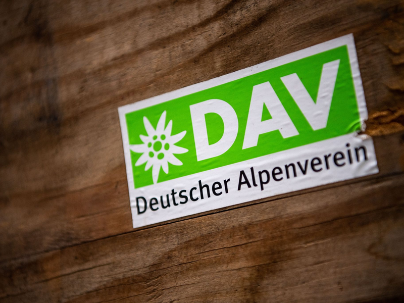 Der Deutsche Alpenverein (DAV) hat erstmals eine umfassende CO2-Bilanz all seiner Aktivitäten vorgelegt. - Foto: Lino Mirgeler/dpa