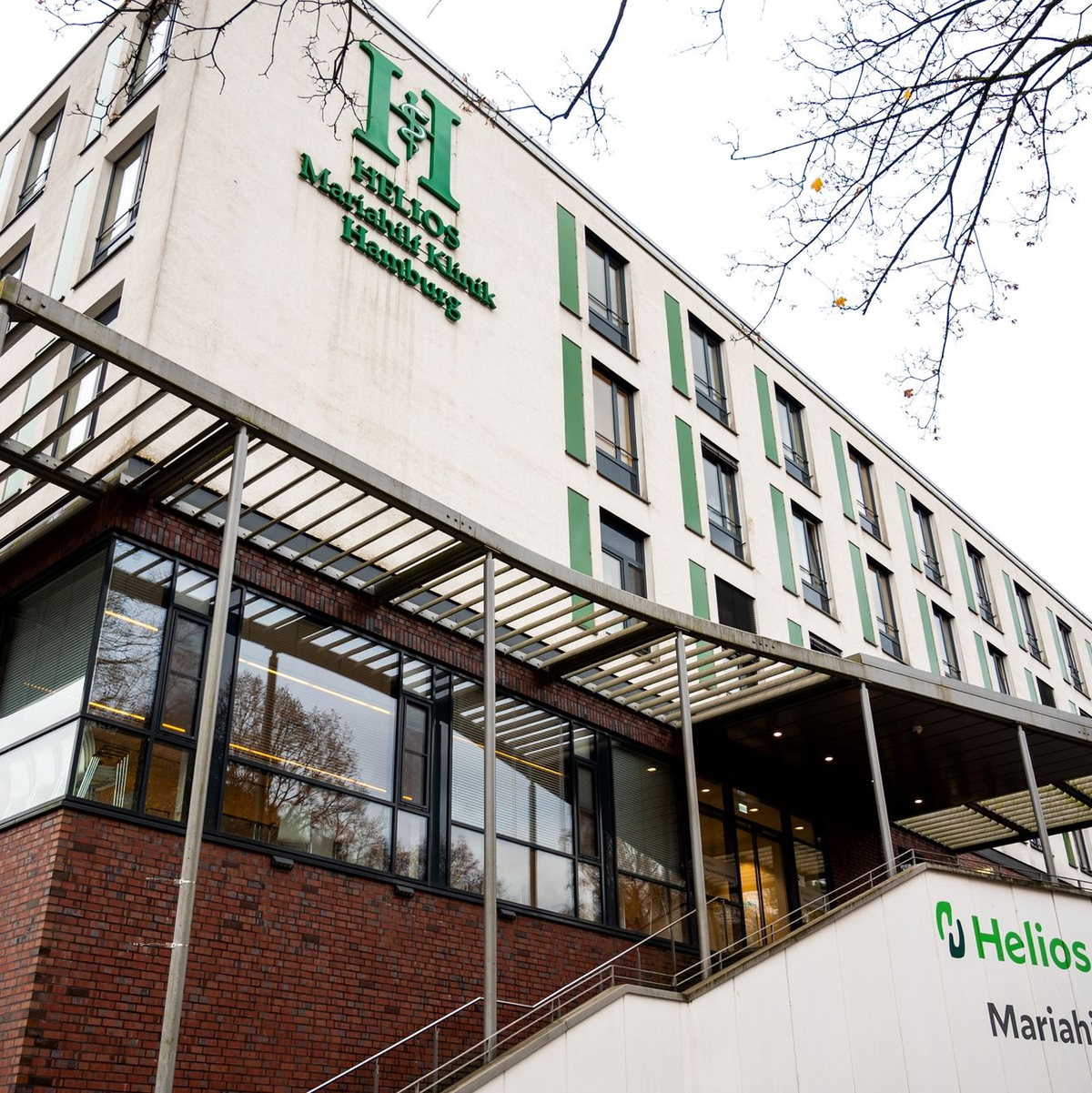 Blick auf die Helios Mariahilf-Klinik im Hamburger Stadtteil Heimfeld. - Foto: Daniel Bockwoldt/dpa