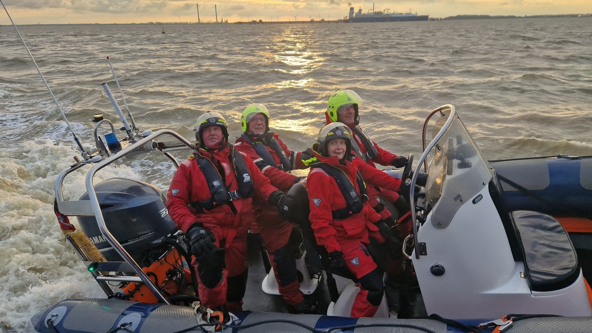 POL-OLD: +++ Innenministerin Daniela Behrens zu Gast beim Training der Wasserschutzpolizei in Wilhelmshaven + Auch Polizeipräsident Johann Kühme zeigt sich beeindruckt von den Fähigkeiten der Einsatzkräfte +++ - Foto: presseportal.de
