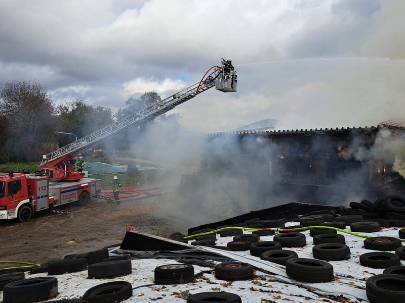 FW-RNK: Brand Stroh- und Heulager im Gewann Im Dobel - Foto: presseportal.de