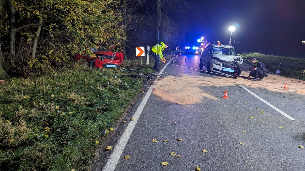 POL-VER: +Zwei Verletzte bei Unfall im Gegenverkehr - Folgeunfall im Rückstau+ - Foto: presseportal.de
