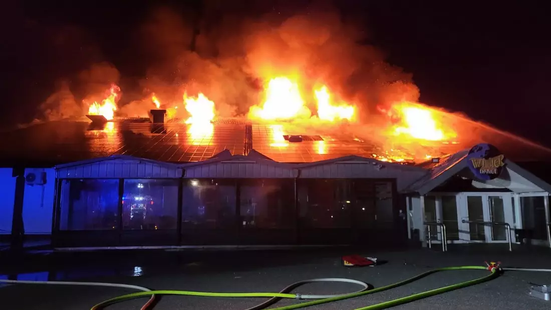 POL-WHV: Diskothek in Sande durch Brand komplett zerstört - Bild: presseportal.de