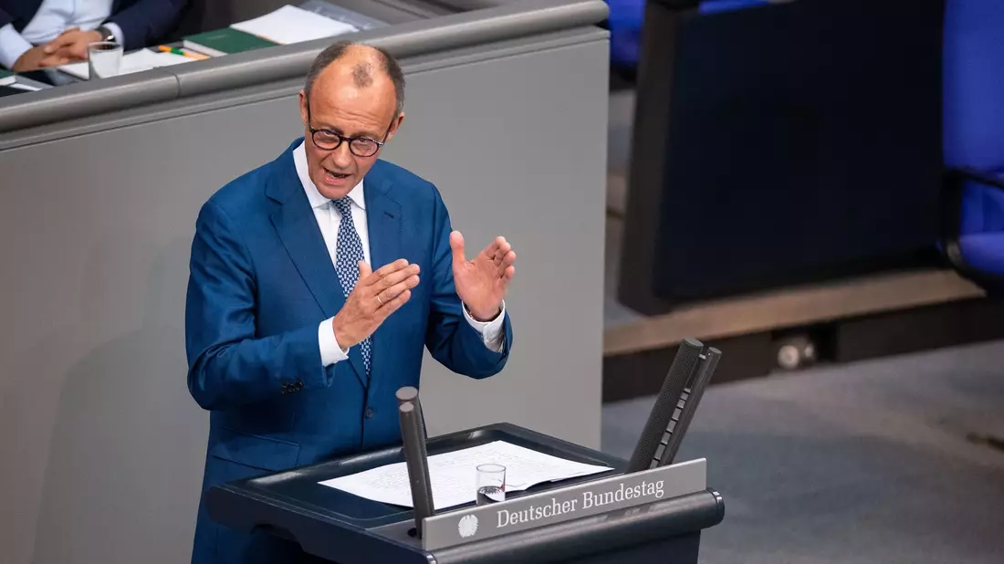 «Ich sehe im Augenblick nicht, dass wir an die Schuldenbremse heran müssen», sagt der CDU-Parteivorsitzende Friedrich Merz. - Bild: Melissa Erichsen/dpa