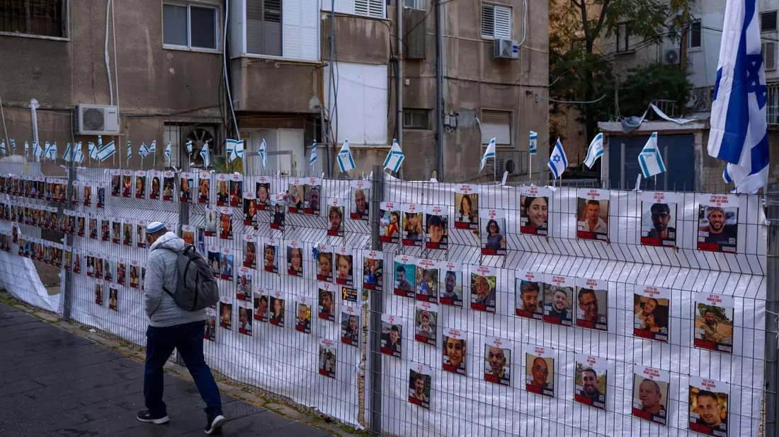 Mindestens 50 Frauen und Kinder, die in den Gazastreifen entführt worden waren, sollen freigelassen werden. - Bild: Oded Balilty/AP/dpa