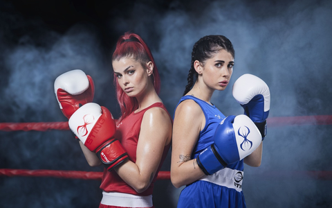 Kampf- statt Tanzeinlage der Content Creatorinnen bei The Great Fight: Anna Gazanis gegen Kathiyessir - Foto: © Joyn/Marc Rehbeck Dieses Bild darf honorarfrei für redaktionelle Zwecke und nur im Rahmen der Berichterstattung zu The Great Fight Night verwendet werden. Verwendung nur mit vollständigem Copyrightvermerk. Das Foto darf nicht verändert, bearbeitet und Kampf- statt Tanzeinlage der Content Creatorinnen bei The Great Fight: Anna Gazanis gegen Kathiyessir - Foto: © Joyn/Marc Rehbeck Dieses Bild darf honorarfrei für redaktionelle Zwecke und nur im Rahmen der Berichterstattung zu The Great Fight Night verwendet werden. Verwendung nur mit vollständigem Copyrightvermerk. Das Foto darf nicht verändert, bearbeitet und