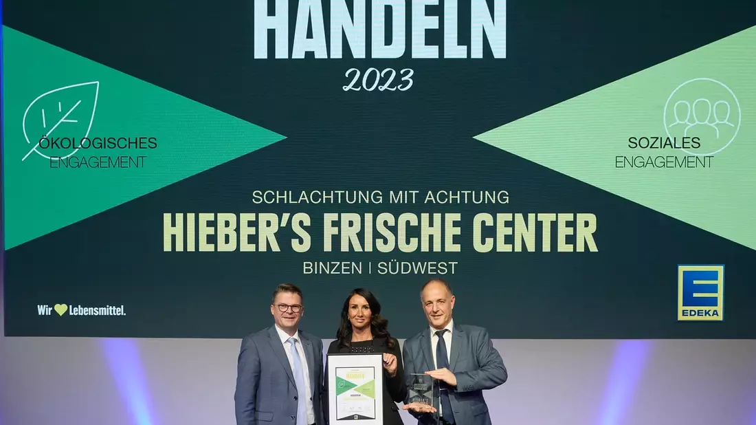 Erfolgreiche Initiative für mehr Tierwohl: Hieber's Frische Center in Binzen erhält die Auszeichnung für verantwortungsvolles Handeln 2023 - Bild: presseportal.de