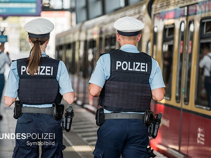 Bundespolizeidirektion München: Exhibitionistische Handlung in Regionalbahn / Streit in der Toilettenanlage - Foto: presseportal.de