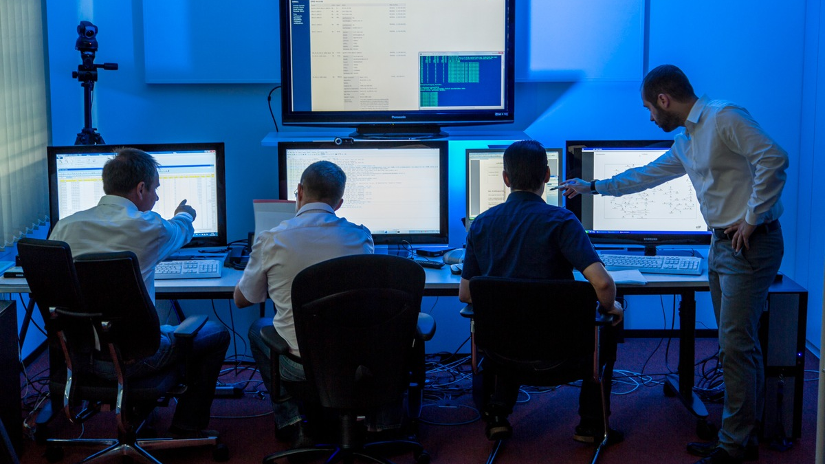 POL-ME: 61-Jähriger durch falsche Bank-Mitarbeiter um Bargeld betrogen - Heiligenhaus - 2311079 - Foto: presseportal.de