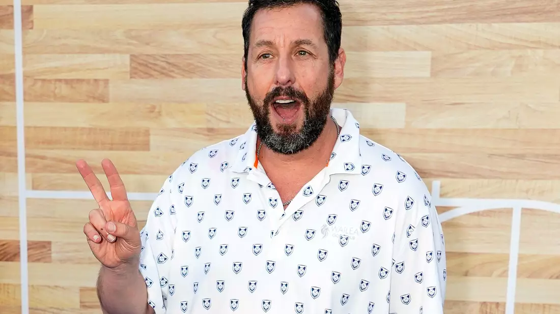 Adam Sandler, Schauspieler aus den USA, nimmt nach eigener Aussage gerne Ratschläge für sein Privatleben an. - Bild: Chris Pizzello/Invision/AP/dpa