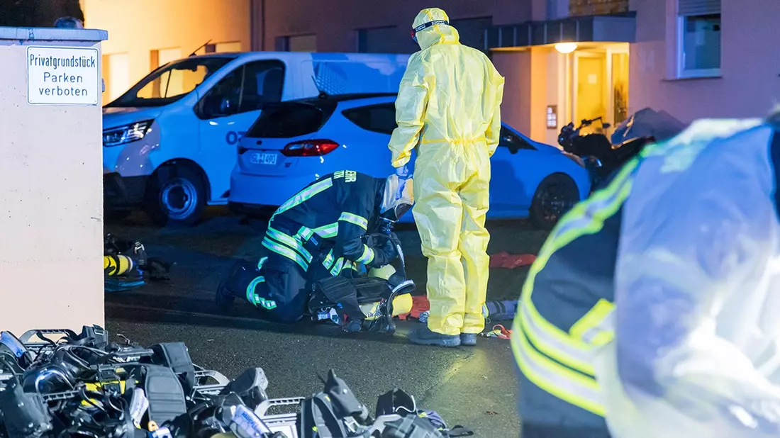 FW Rösrath: Wohnungsbrand mit Menschenleben in Gefahr - Bild: presseportal.de