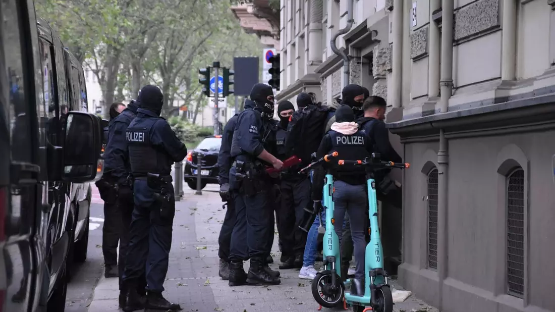 Bundespolizeidirektion München: Staatsanwaltschaft München I und Bundespolizeiinspektion Kriminalitätsbekämpfung München sprengen Schleusernetzwerk - Bild: presseportal.de