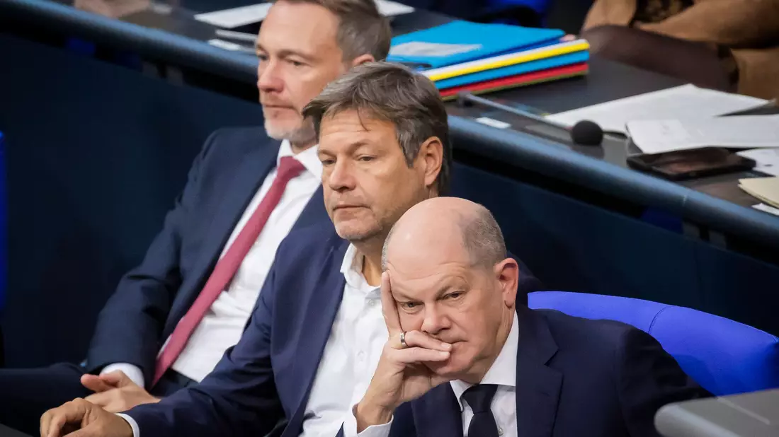 Der Etat werde nicht in der kommenden Sitzungswoche im Bundestag zur Abstimmung gestellt, teilten Vertreter der Ampel mit. - Bild: Christoph Soeder/dpa