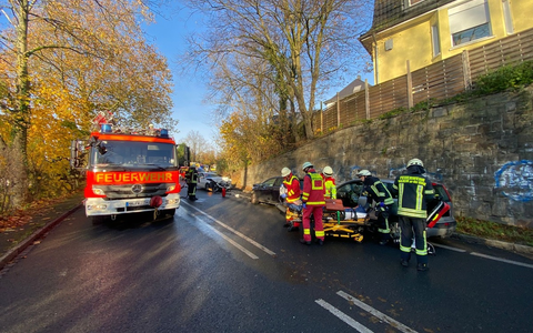 FW-MH: Verkehrsunfall mit vier beteiligten Fahrzeugen -zwei schwer verletzte Personen- - Foto: presseportal.de