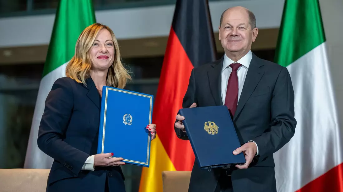 «Aktionsplan» für mehr Zusammenarbeit: Ministerpräsidentin Giorgia Meloni und Bundeskanzler Olaf Scholz in Berlin. - Bild: Michael Kappeler/dpa