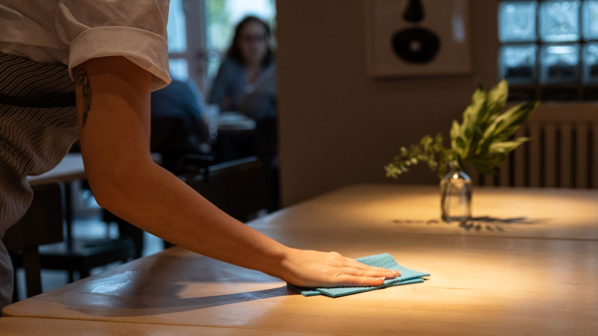 Zurzeit helten mehr als 15.000 Restaurants, Gaststätten, Imbisse und Cafés in Deutschland als insolvenzgefährdet. - Foto: Hannes P Albert/dpa