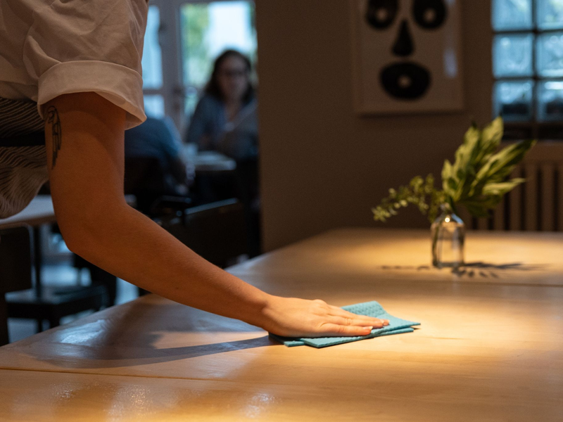 Zurzeit helten mehr als 15.000 Restaurants, Gaststätten, Imbisse und Cafés in Deutschland als insolvenzgefährdet. - Foto: Hannes P Albert/dpa