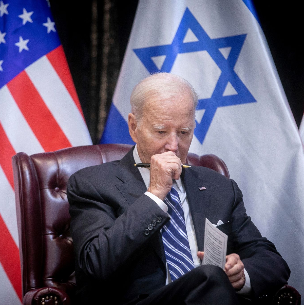 US-Präsident Joe Biden macht eine Pause während eines Treffens mit dem israelischen Premierminister Netanjahu. - Foto: Miriam Alster/AP/dpa