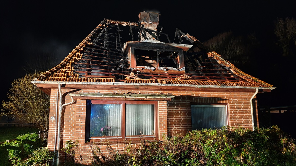FW-RD: Lütjenbornholt (Kreis Rendsburg-Eckernförde) Großbrand in einem leerstehenden Wohnhaus - Foto: presseportal.de