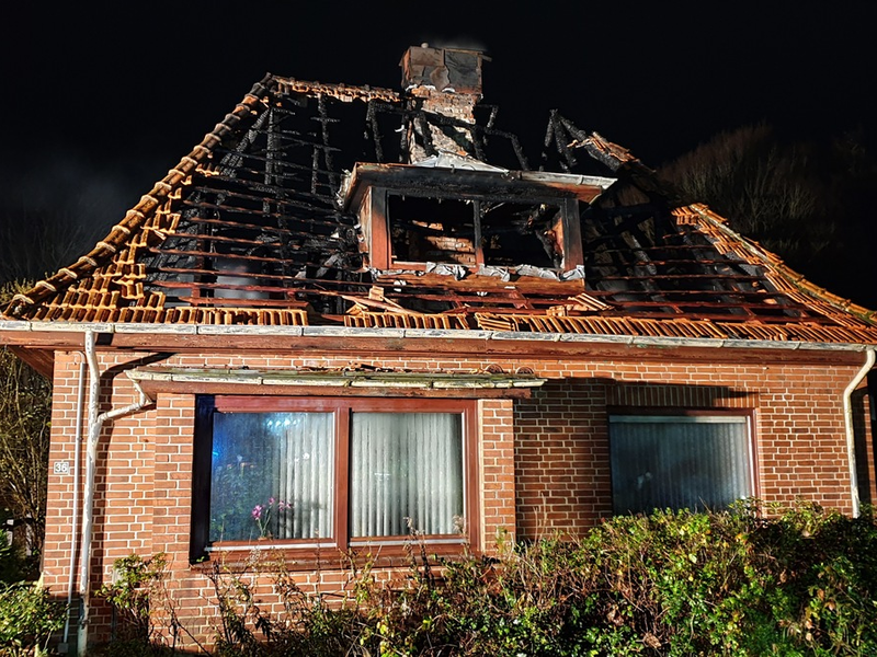 FW-RD: Lütjenbornholt (Kreis Rendsburg-Eckernförde) Großbrand in einem leerstehenden Wohnhaus - Foto: presseportal.de