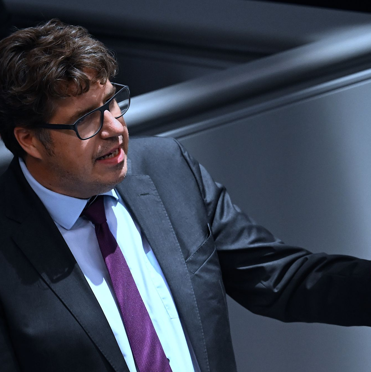 Der Grünen-Staatssekretär Michael Kellner bei einer Sitzung im Bundestag. - Foto: Britta Pedersen/dpa