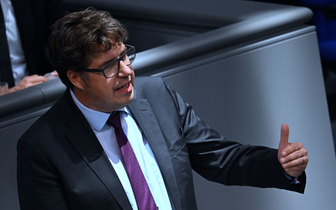 Der Grünen-Staatssekretär Michael Kellner bei einer Sitzung im Bundestag. - Foto: Britta Pedersen/dpa