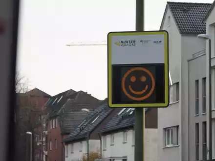 POL-DO: Neues Dialog-Display für mehr Sicherheit im Straßenverkehr steht ab jetzt in Lünen - Foto: presseportal.de