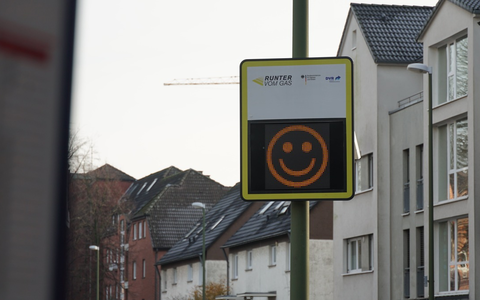 POL-DO: Neues Dialog-Display für mehr Sicherheit im Straßenverkehr steht ab jetzt in Lünen - Foto: presseportal.de