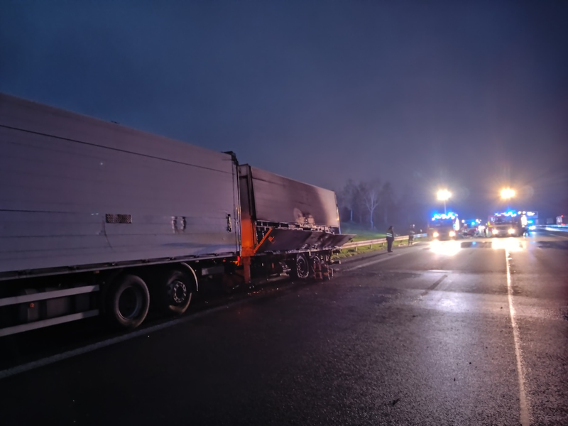 FW-DO: LKW-Anhänger brennt auf der BAB 2 - Foto: presseportal.de
