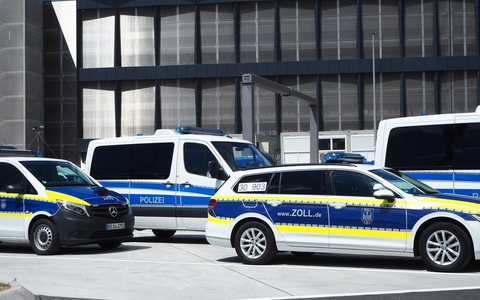 HZA-F: Gemeinsame Kontrollen von Polizei und Zoll am Frankfurter Flughafen- Gewerblicher Güterverkehr sowie Reisebusse im Fokus - Foto: presseportal.de