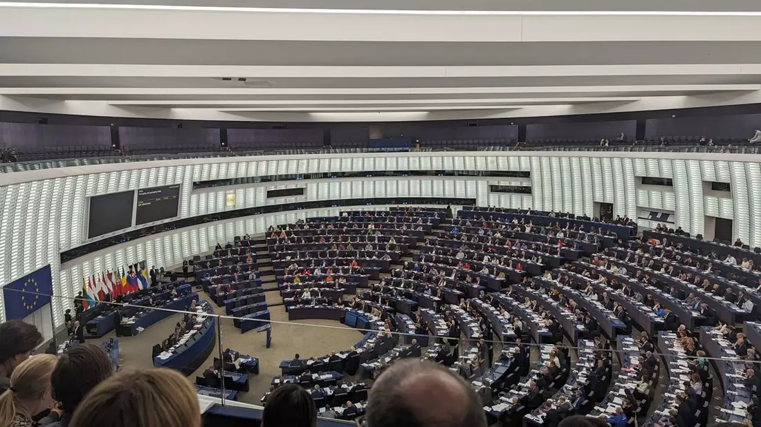 Europäisches Parlament verbessert Regeln zur Recyclingfähigkeit von Verpackungen, geht gleichzeitig aber einen riskanten Kompromiss zum Rezyklatgehalt ein - Bild: presseportal.de