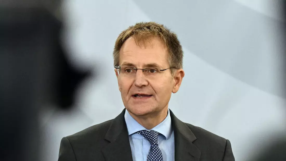 Generalbundesanwalt Peter Frank soll nach dpa-Informationen als Nachfolger von Peter Müller als Richter ans Bundesverfassungsgericht in Karlsruhe wechseln. - Bild: Uli Deck/dpa