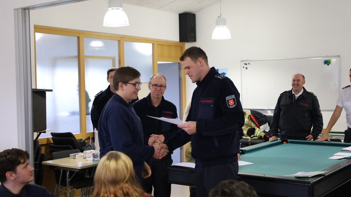 FW-KLE: Feuerwehrleute aus Kranenburg und Kleve bestehen den ersten Teil der Grundausbildung - Foto: presseportal.de