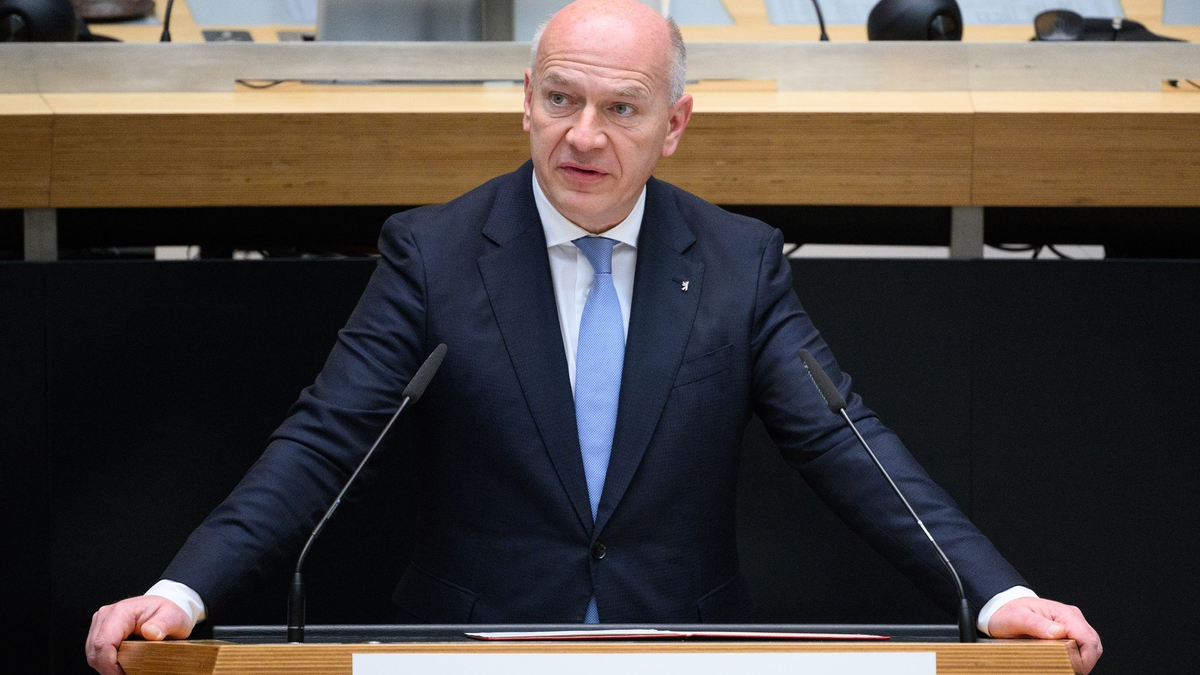 Erwartet von den Universitätsleitungen konsequentes Vorgehen gegen Antisemitismus und aktives Eingreifen: Kai Wegner. - Foto: Bernd von Jutrczenka/dpa