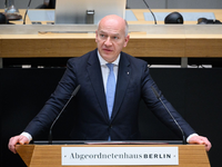 Erwartet von den Universitätsleitungen konsequentes Vorgehen gegen Antisemitismus und aktives Eingreifen: Kai Wegner. - Foto: Bernd von Jutrczenka/dpa