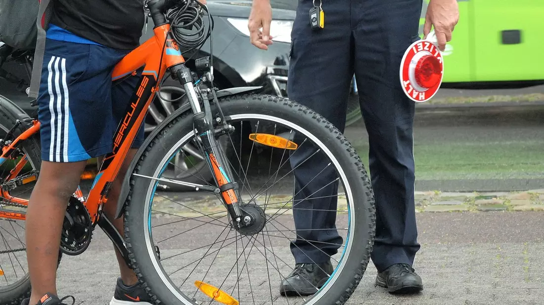 POL-HX: Fehlende Beleuchtung und Fehlverhalten: Polizei nimmt Fahrräder und Pedelecs in den Blick / Kreispolizeibehörde Höxter kündigt regelmäßige Kontrollen an - Bild: presseportal.de