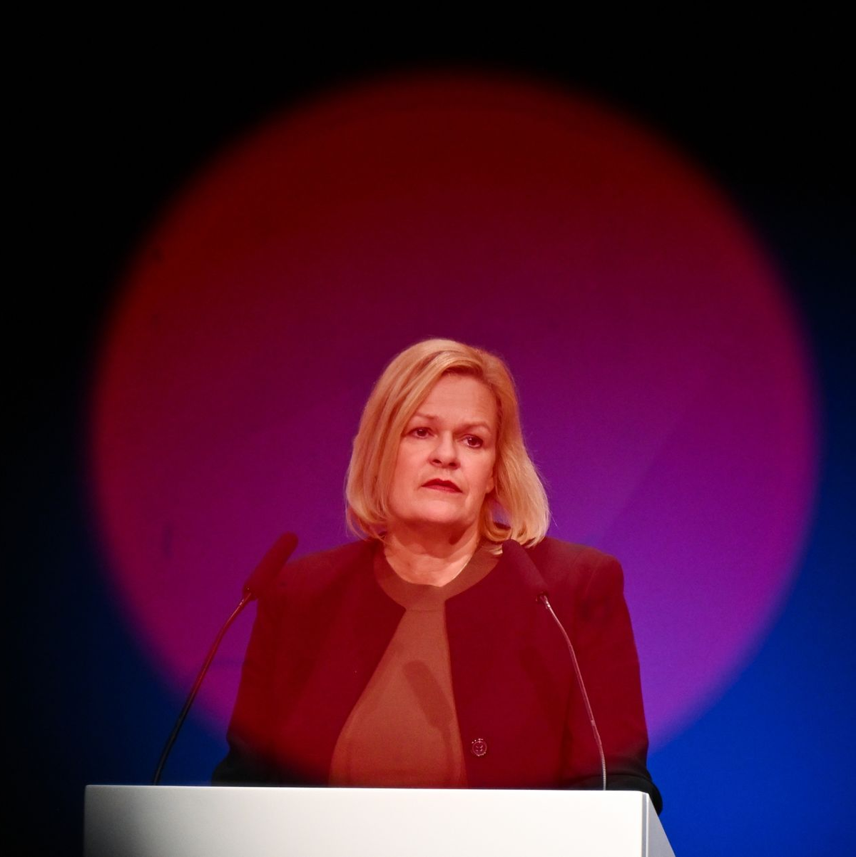 Bundesinnenministerin Nancy Faeser (SPD) bei der BKA-Herbsttagung. - Foto: Arne Dedert/dpa