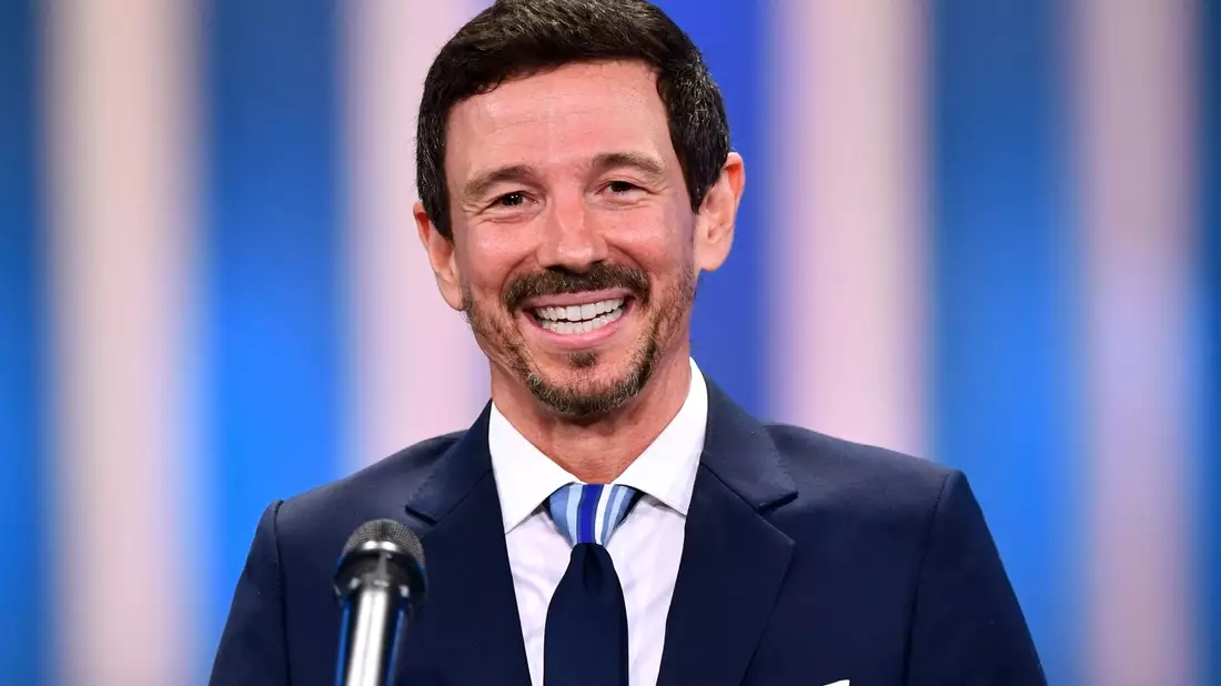 Oliver Berben bei der Verleihung des Deutschen Fernsehpreis 2022. - Bild: Marius Becker/dpa