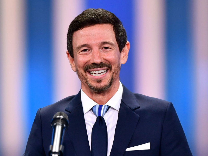 Oliver Berben bei der Verleihung des Deutschen Fernsehpreis 2022. - Foto: Marius Becker/dpa