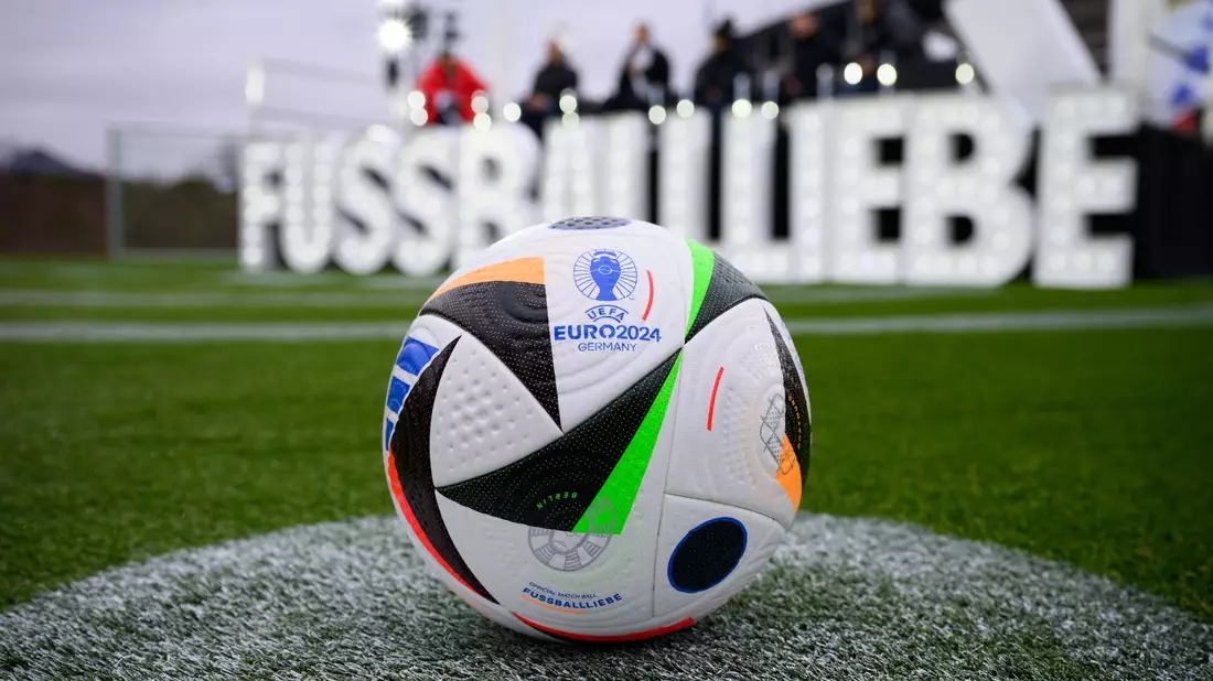 Der Spielball der EURO 2024. - Bild: Bernd von Jutrczenka/dpa