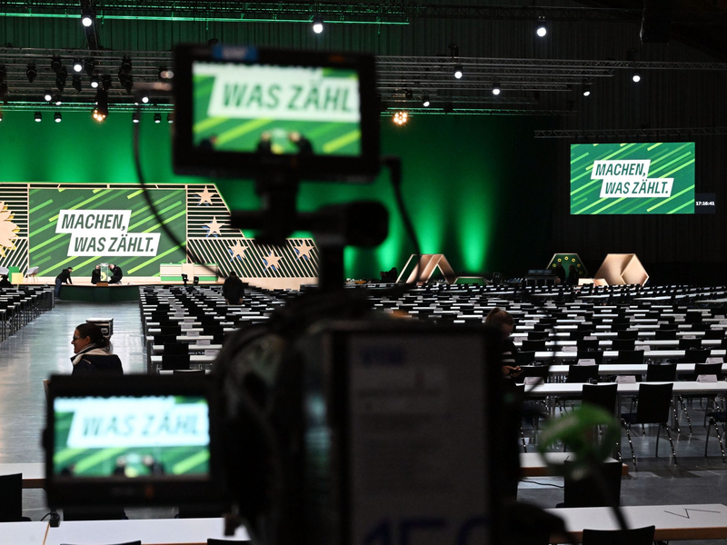 Der Grünen-Parteitag unter dem Motto «Machen, was zählt» findet in Karlsruhe statt. - Foto: Uli Deck/dpa