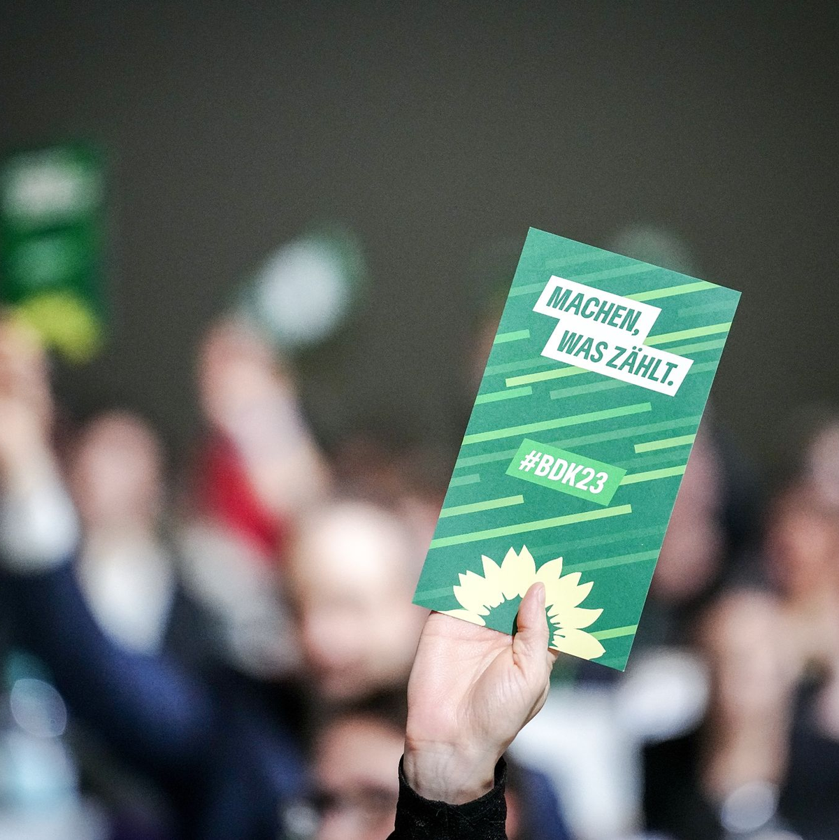 Der Grünen-Parteitag unter dem Motto «Machen, was zählt» findet in Karlsruhe statt. - Foto: Kay Nietfeld/dpa