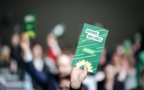 Der Grünen-Parteitag unter dem Motto «Machen, was zählt» findet in Karlsruhe statt. - Foto: Kay Nietfeld/dpa